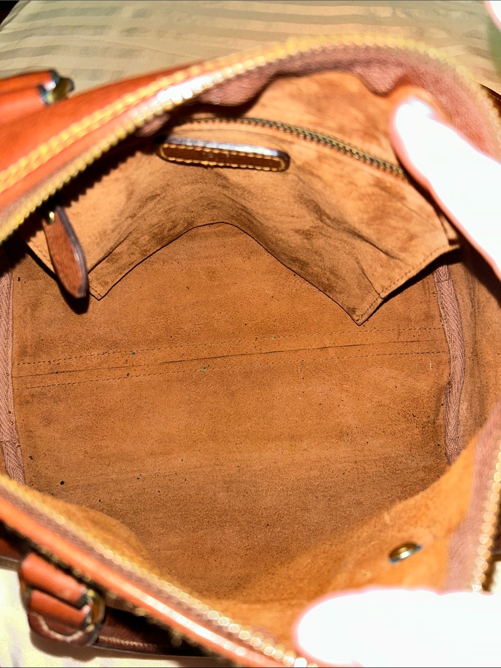 Vgt. Ralph Lauren satchel bag with removable strap and brass hardware. - Picture 10 of 10